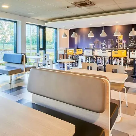 Frankfurt Airport Hotel *